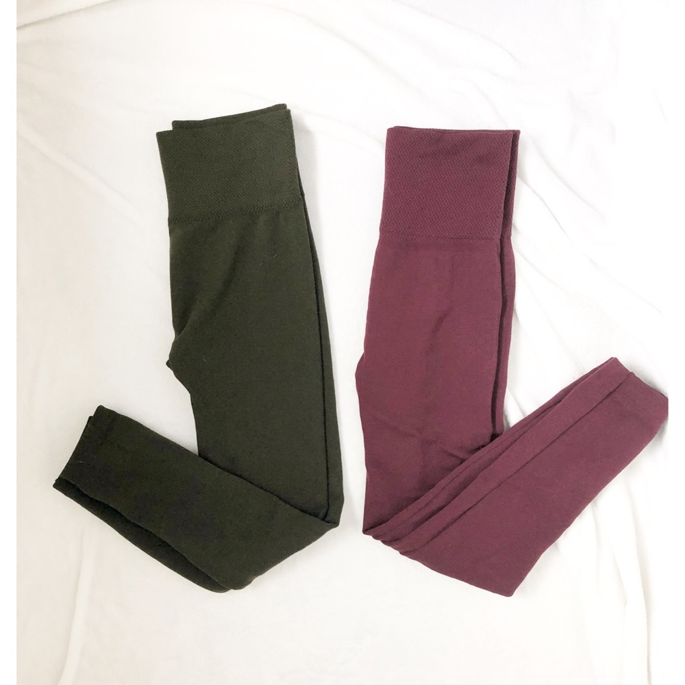 2 pairs of fleece leggings